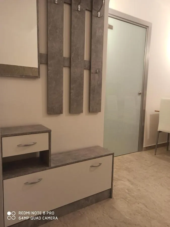 Appartamento G House 100 Aeroporto di Catania Fontana Rossa 0*,  Italia