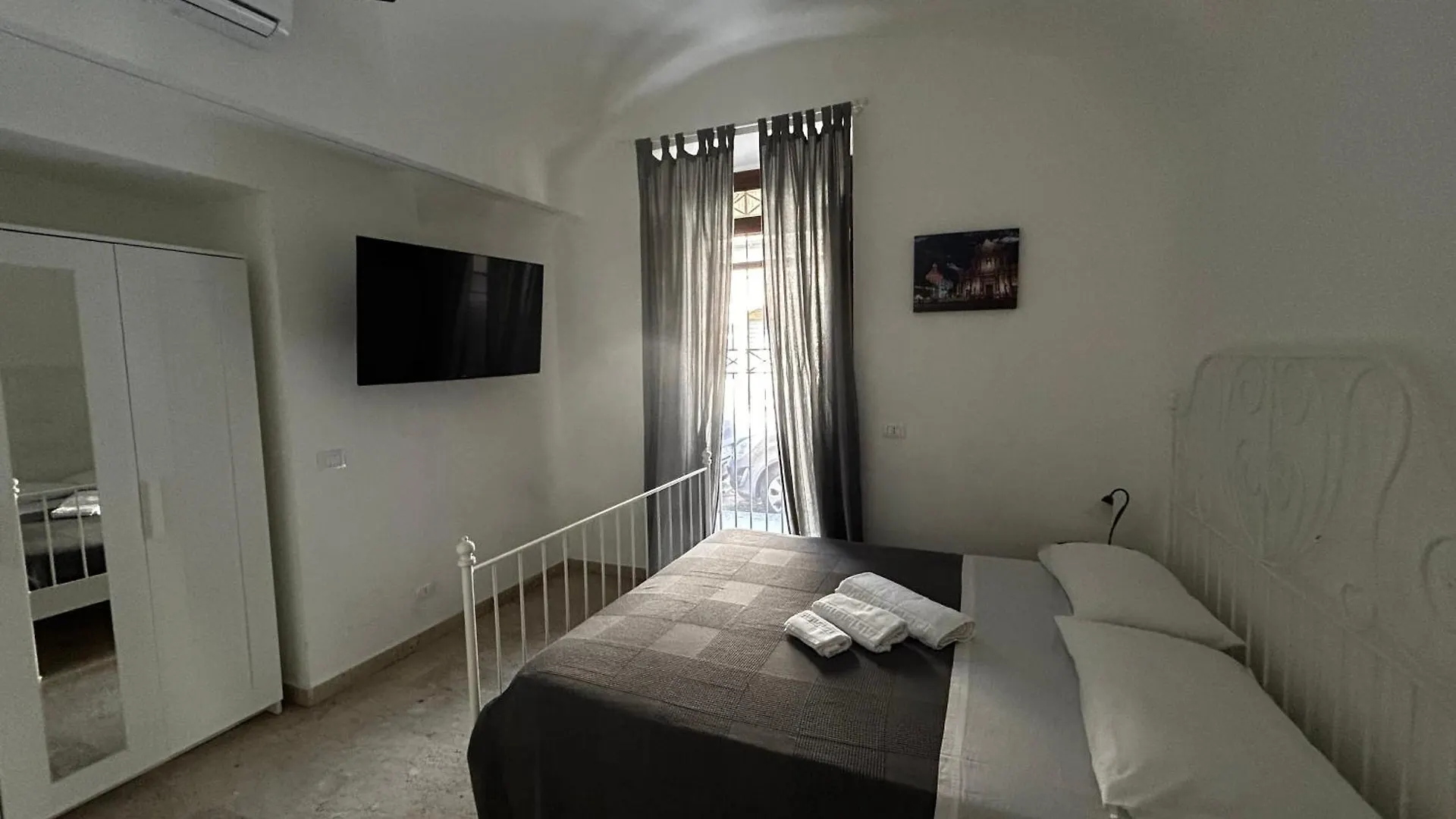 Appartamento G House 100 Aeroporto di Catania Fontana Rossa 0*,  Italia